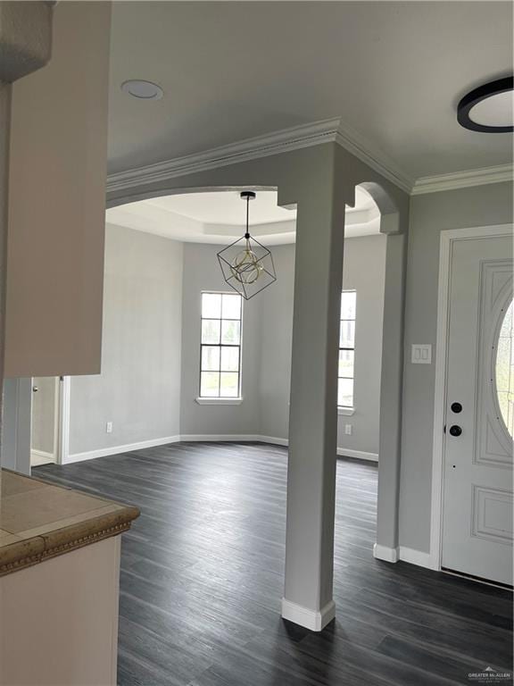 entryway featuring a notable chandelier, dark hardwood / wood-style flooring, and crown molding