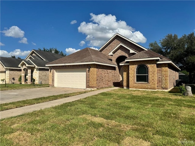 view of front of house featuring a front lawn and a garage