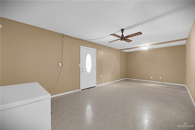 entryway featuring a textured ceiling and ceiling fan