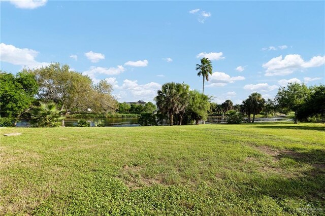 view of yard featuring a water view