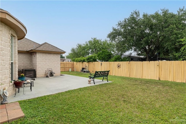 1014 Emerald Dr, Weslaco, TX 78599 - view of yard with a patio