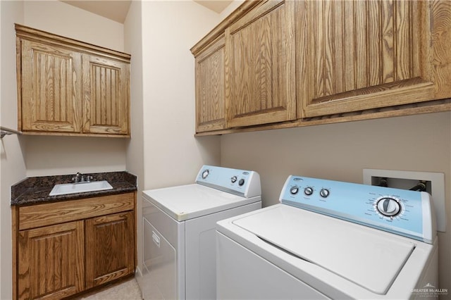 laundry room featuring sink, cabinets, and washing machine and clothes dryer