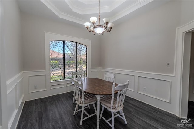 dining space featuring a tray ceiling, crown molding, dark hardwood / wood-style floors, and an inviting chandelier