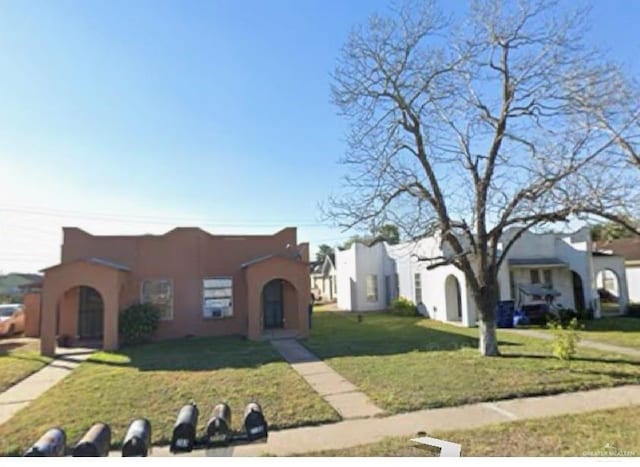 view of front of house with a front yard