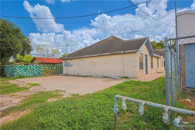 view of side of home featuring a yard