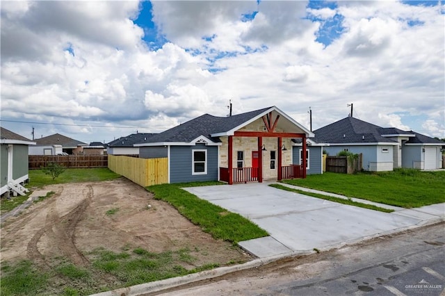 ranch-style home featuring a front yard