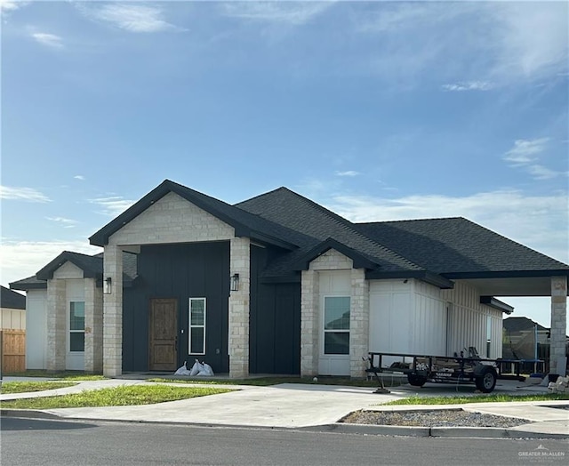 view of front of property