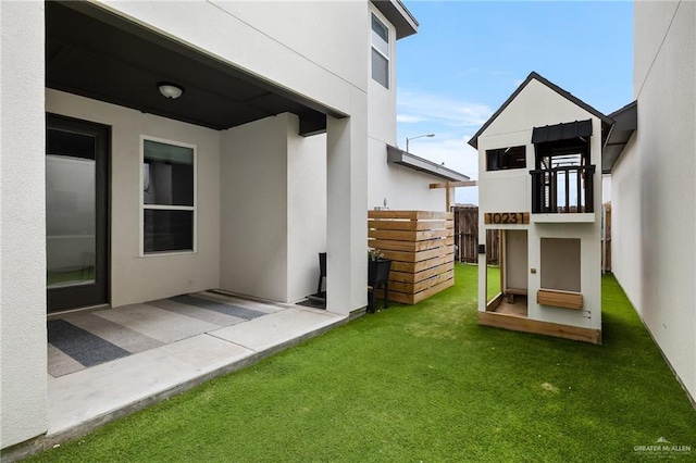 view of yard featuring fence