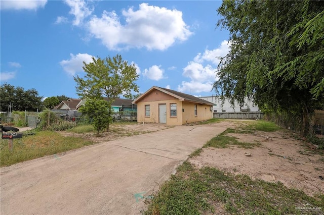 804 E Pineridge Ave, Mcallen, TX 78503 - view of front of house featuring concrete driveway, fence, and stucco siding