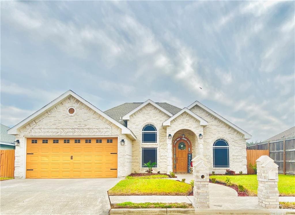 view of front facade featuring a garage