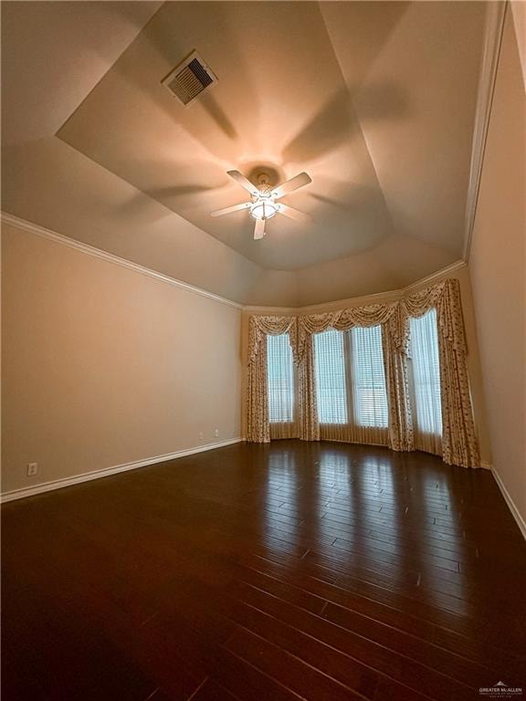 unfurnished room featuring dark hardwood / wood-style floors and ceiling fan