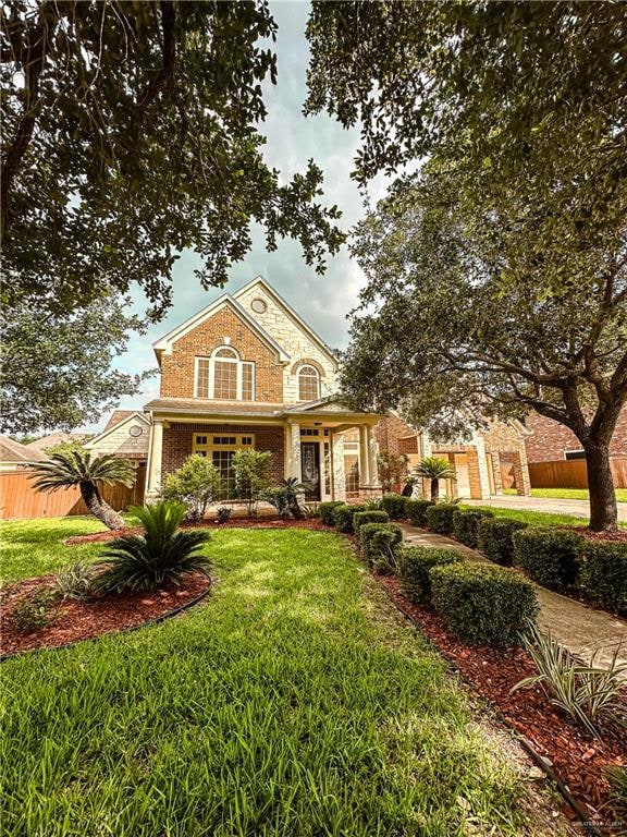 view of front facade featuring a front yard