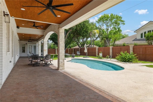 1313 Oriole Ave, Mcallen, TX 78504 - view of swimming pool featuring a fenced in pool, a fenced backyard, ceiling fan, a patio area, and outdoor dining area