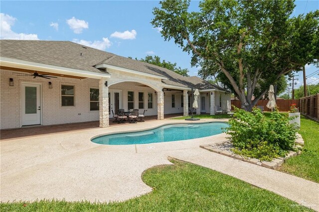 1313 Oriole Ave, Mcallen, TX 78504 - view of pool featuring a fenced backyard, a patio area, a fenced in pool, and ceiling fan