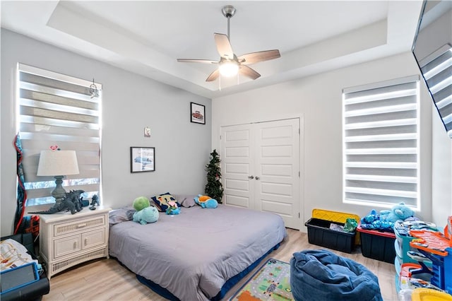 2520 Colvin Ave, Edinburg, TX 78539 - bedroom with ceiling fan, a closet, light wood-type flooring, and a tray ceiling
