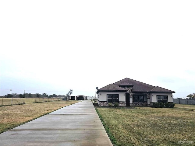 view of front of house featuring a front lawn