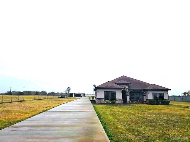 view of front of house featuring a front yard