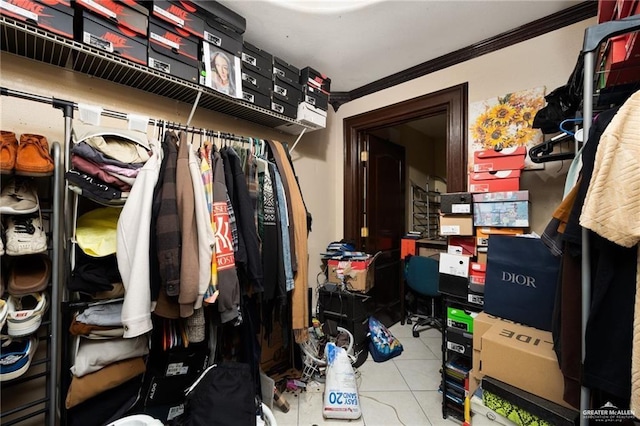 walk in closet with light tile patterned flooring