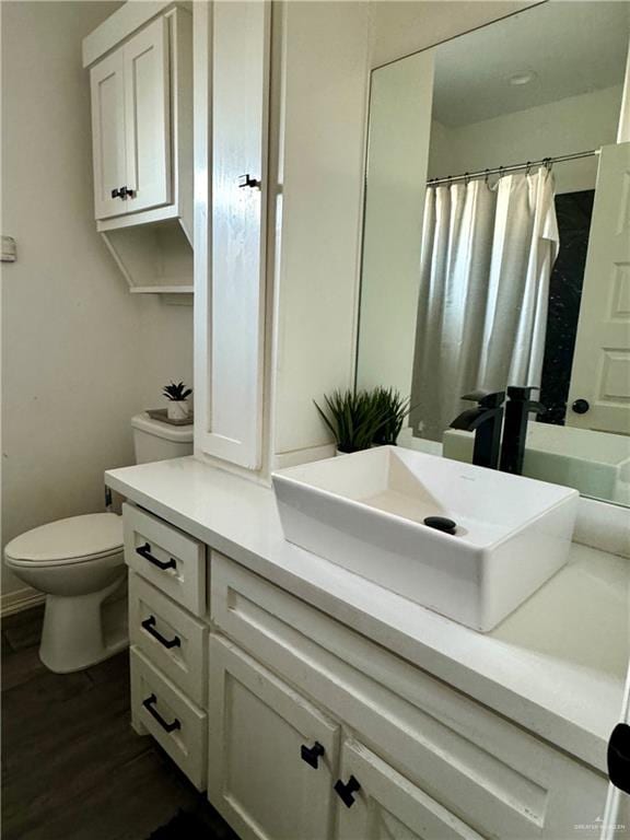 bathroom featuring hardwood / wood-style floors, vanity, toilet, and a shower with curtain