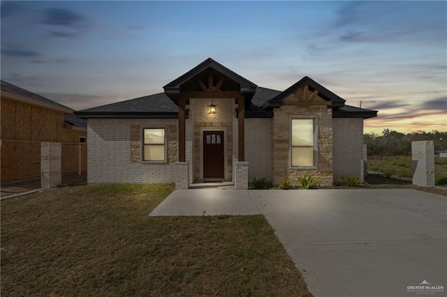 craftsman inspired home featuring a yard