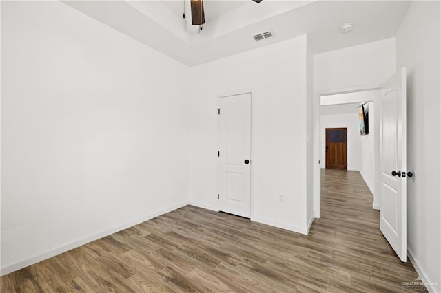 unfurnished room featuring hardwood / wood-style flooring and ceiling fan