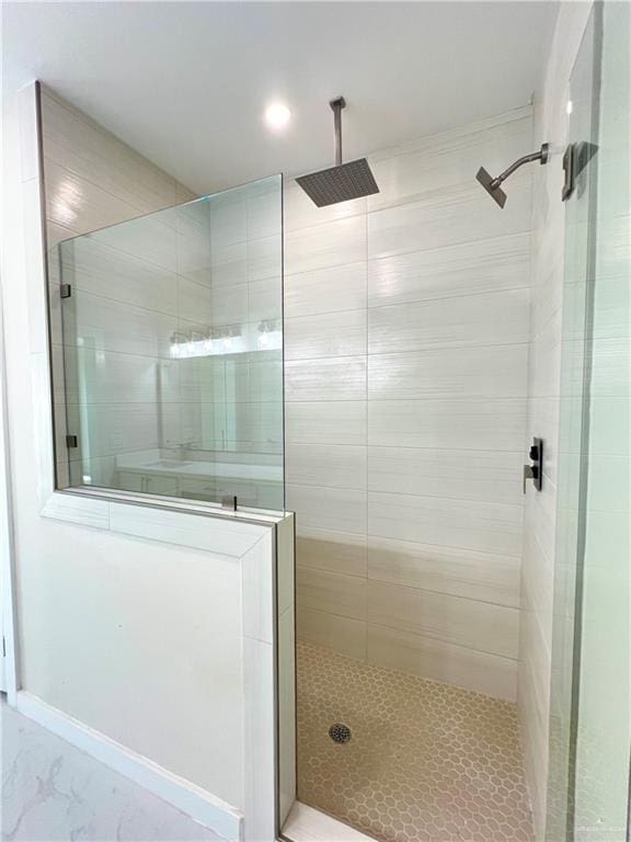 2309 S Cartier Dr, Edinburg, TX 78542 - bathroom with tiled shower