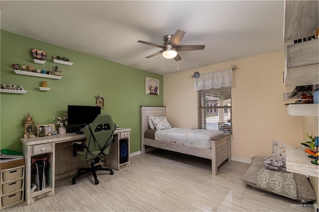 bedroom with ceiling fan