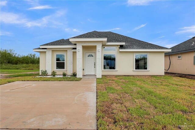 prairie-style home featuring a front yard