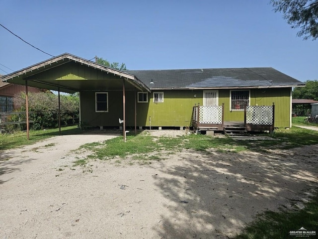 view of front of property featuring a carport