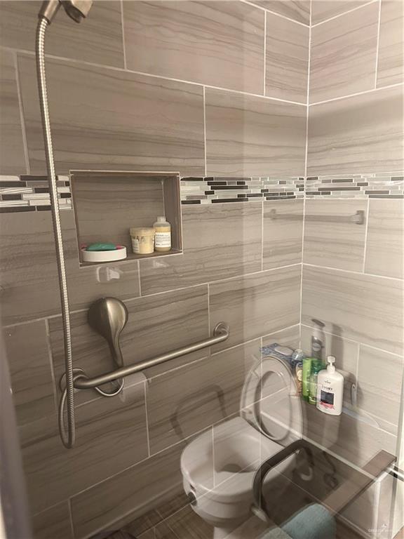 42 E Cherokee Dr, Harlingen, TX 78550 - bathroom with toilet and tiled shower