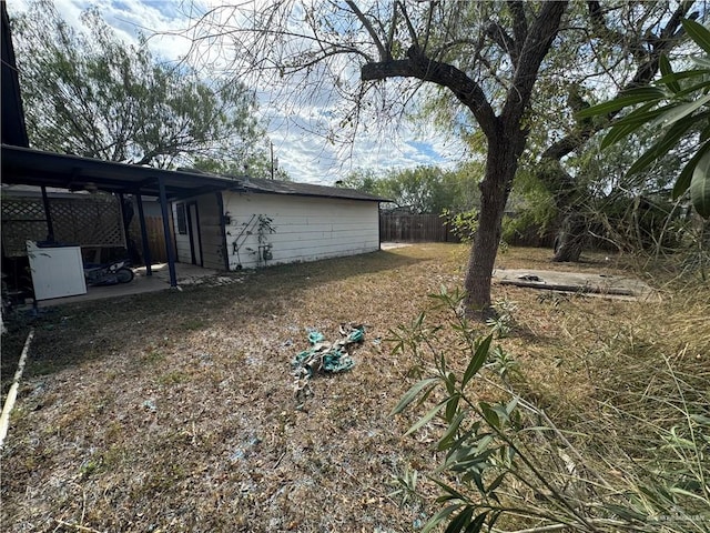 view of yard featuring a patio