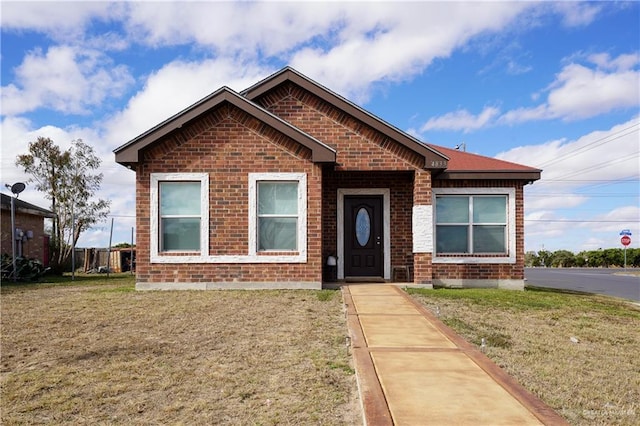 view of front of house with a front lawn