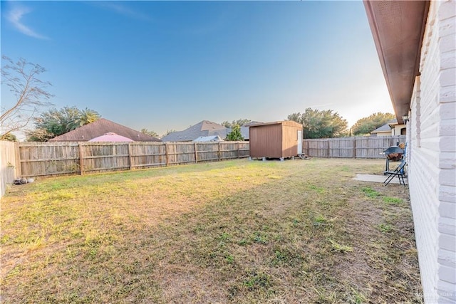 2121 Kingsborough Ave, Mcallen, TX 78504 - view of yard