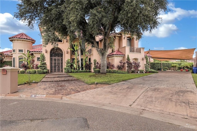 mediterranean / spanish-style home featuring a front yard