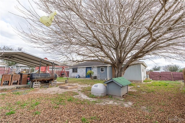 view of yard featuring a carport