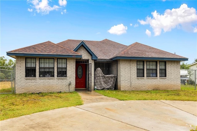 1123 E Champion St, Edinburg, TX 78539 - bungalow-style home featuring brick siding and a shingled roof