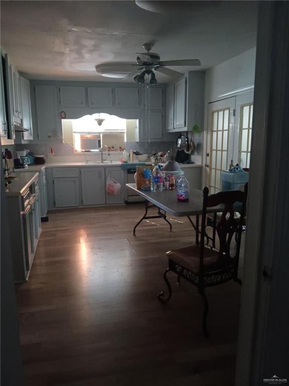 2802 Silverado Cir N, Mission, TX 78574 - kitchen with light wood-type flooring, a ceiling fan, under cabinet range hood, a sink, and gray cabinetry