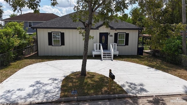 view of front of property