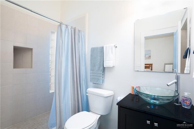 112 E Acapulco St E Unit 3, South Padre Island, TX 78597 - bathroom with vanity, toilet, and tiled shower