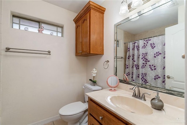 607 Via Cantera Dr, San Juan, TX 78589 - full bathroom featuring toilet, vanity, and a shower with shower curtain