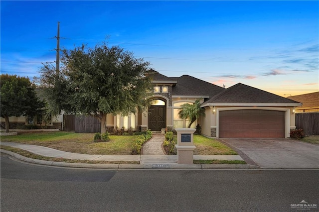 view of front of home featuring a yard and a garage