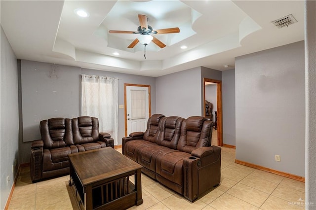 living area featuring visible vents, a raised ceiling, a ceiling fan, recessed lighting, and baseboards