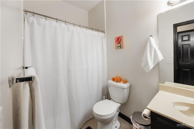 2401 Wisteria Ave, Mcallen, TX 78504 - bathroom featuring toilet, vanity, baseboards, and a shower with curtain