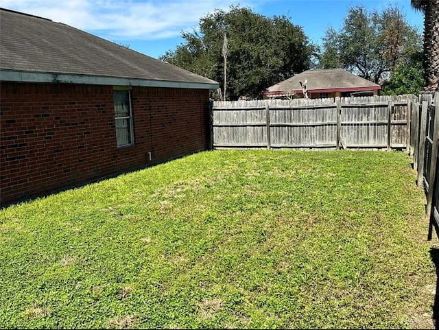 view of yard featuring a fenced backyard