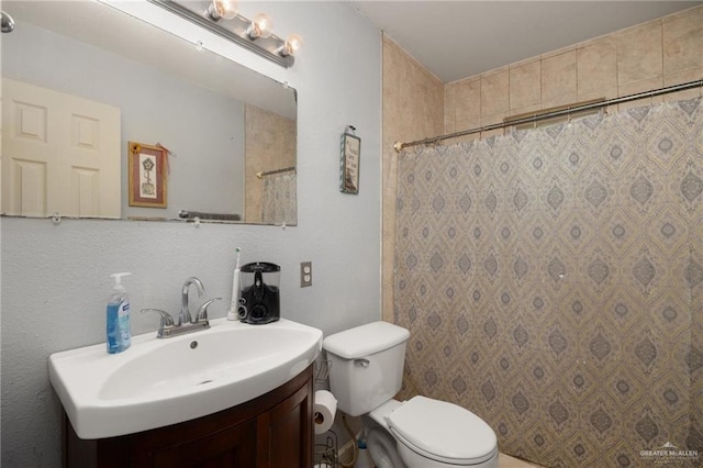 bathroom with a shower with curtain, vanity, and toilet