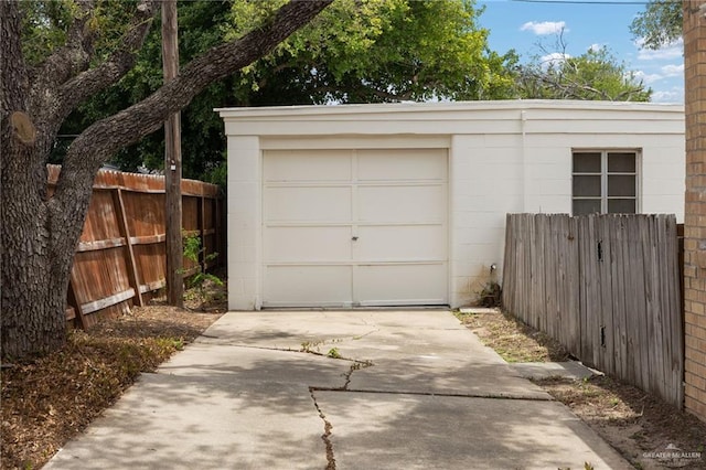 816 E 12th St, Mission, TX 78572 - detached garage featuring concrete driveway