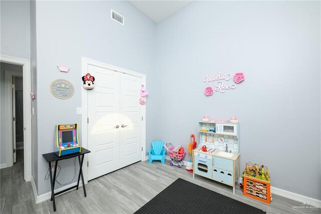 1102 Palm Blvd, Laguna Vista, TX 78578 - playroom with wood finished floors and baseboards