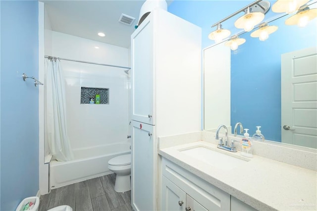 1102 Palm Blvd, Laguna Vista, TX 78578 - bathroom with toilet, vanity, shower / bath combo, and wood finished floors