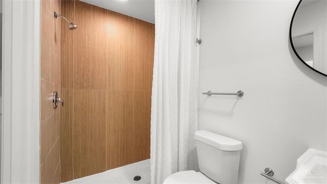 bathroom featuring curtained shower and toilet