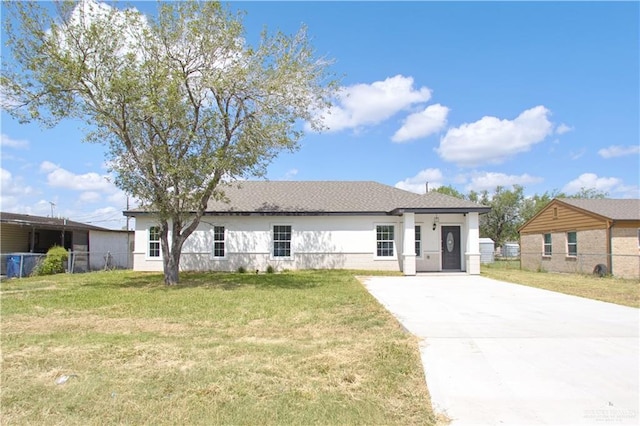 view of front of house with a front lawn